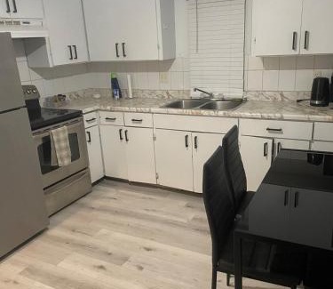 Windsor Apartamento | Centrally located 3BDRM home in CityCore!