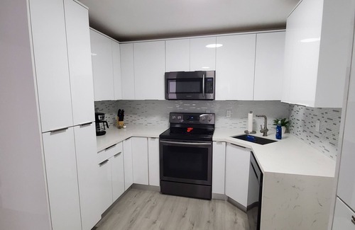 Westchester Casa | Centrally located 4 bds/3baths heated pool home in the heart of Miami!