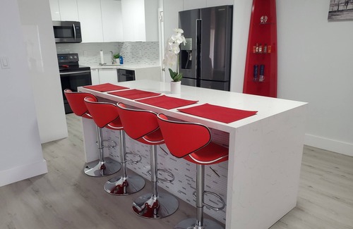Westchester Casa | Centrally located 4 bds/3baths heated pool home in the heart of Miami!