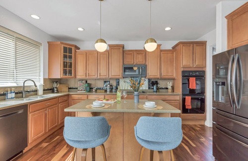 Castle Rock Casa | Centrally Located 5BD - Games, BBQ & Firepit Patio