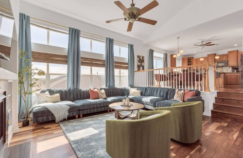 Castle Rock Casa | Centrally Located 5BD - Games, BBQ & Firepit Patio