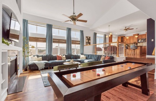 Castle Rock Casa | Centrally Located 5BD - Games, BBQ & Firepit Patio