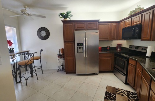 Central Naples Condominio | Centrally located Beautiful First Floor 2/2 Condo w/ Garage minutes from Beach!