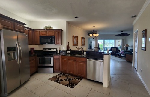 Central Naples Condominio | Centrally located Beautiful First Floor 2/2 Condo w/ Garage minutes from Beach!