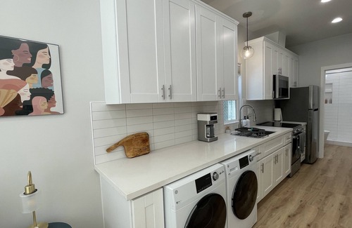 University Heights Apartamento | Centrally located, brand new studio!