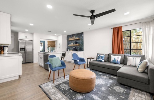 Old Seminole Heights Casa | Centrally located: Busch Gardens, USF, Zoo, Beaches & Pet friendly