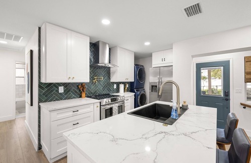 Old Seminole Heights Casa | Centrally located: Busch Gardens, USF, Zoo, Beaches & Pet friendly
