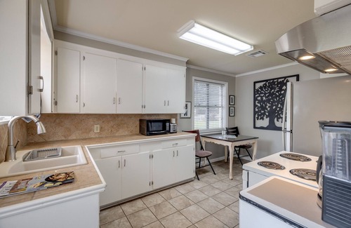 Claiborne Casa | Centrally located. Charming brick home. Quiet neighborhood.