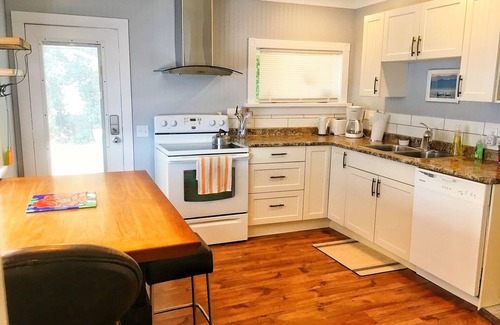 Powell River Casa | Céntricamente ubicado en el centro histórico y cerca del puerto deportivo