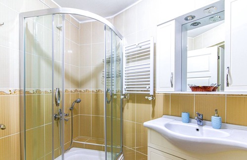 Mecidiyekoy Apartamento | Centrally Located, Chic Flat in Sisli