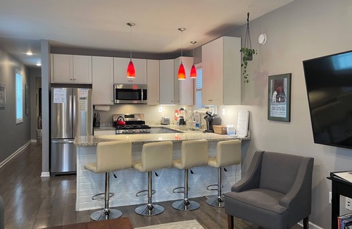 Oakley Cabaña | Centrally located close to downtown and Clifton hospitals area.