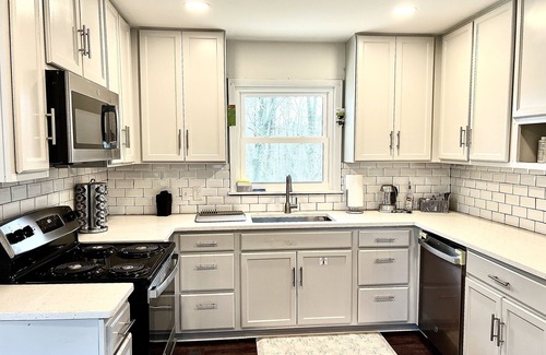 Greensboro Casa | Centrally Located Cozy House,2 king beds,Game Room