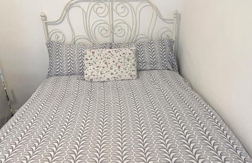 Shacklewell Casa | Centrally Located Comfortable Room in London