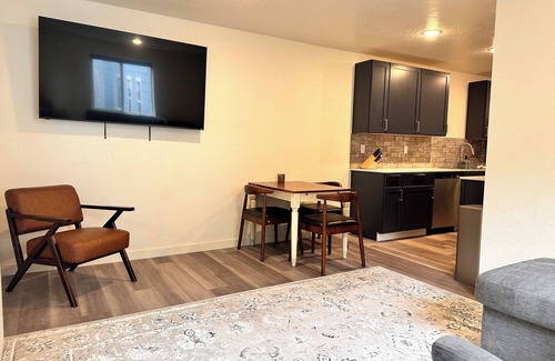 Moscow Apartamento | Centrally Located Cozy Flat with King bed