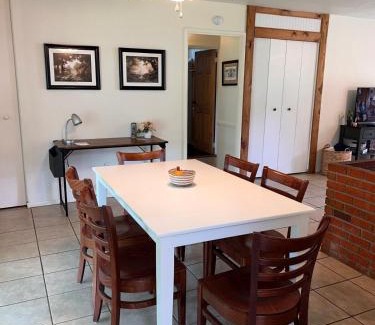 McComb Casa | Centrally located Cozy Mid-Century Home