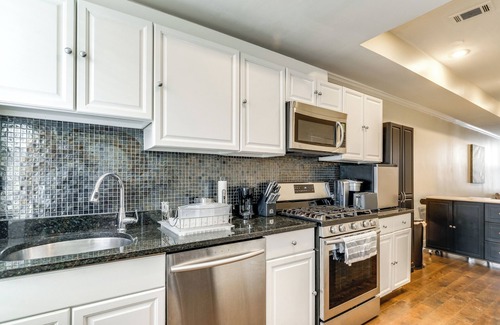 Trinidad Casa | Centrally Located DC Row House Near Restaurants!