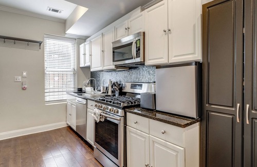 Trinidad Casa | Centrally Located DC Row House Near Restaurants!