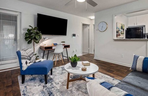 Meadowbrook Apartamento | Centrally Located |Fast WiFi |Cozy King Bed