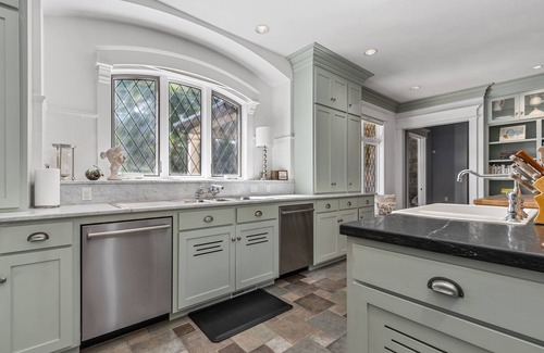 Neenah Casa | Centrally located Fox Valley estate in sought-after Neenah