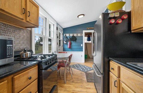 Germfask Cabina | Centrally Located - Historic Bear Creek Resort Blaney Park- Michigan Cabin