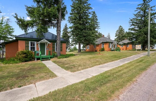 Germfask Cabina | Centrally Located - Historic Bear Creek Resort Blaney Park- Michigan Cabin
