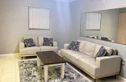 Pinecrest West Park Casa | ⭐️Centrally located Home with pool table⭐️