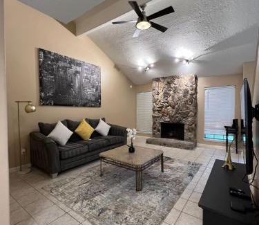 Northeast Houston Apartamento | Centrally located Houston Retreat! Sleeps 8, 10 Min to Downtown, Free Parking