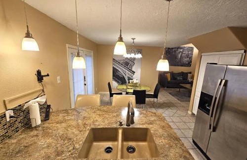 Northeast Houston Apartamento | Centrally located Houston Retreat! Sleeps 8, 10 Min to Downtown, Free Parking