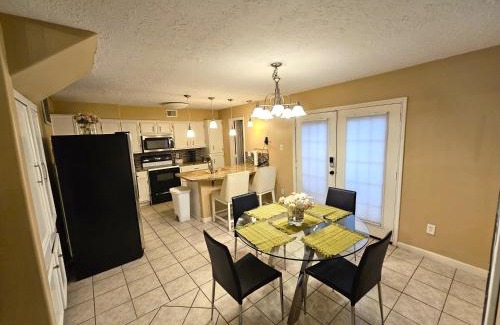 Northeast Houston Apartamento | Centrally located Houston Retreat! Sleeps 8, 10 Min to Downtown, Free Parking