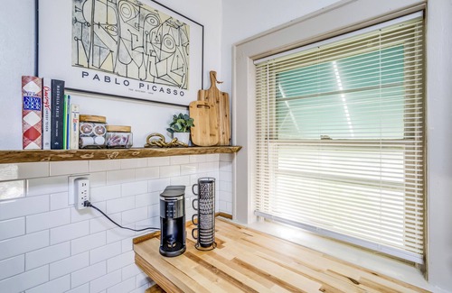 Wichita Apartamento | Centrally Located in Delano W/ Front Porch + W/D!