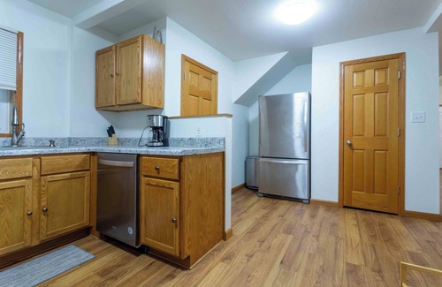 Dubuque Casa | Centrally located in family friendly neighborhood with off street parking.