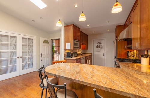 Clairemont Mesa West Casa | Nuevo AC! * LOCAL CENTRAL *, limpio, acogedor, magnífico con piscina privada de sal.