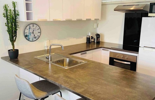 Mount Eden Apartamento | Centrally Located Light-filled Studio w/ Parking