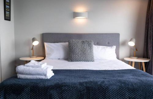Mount Eden Apartamento | Centrally Located Light-filled Studio w Parking