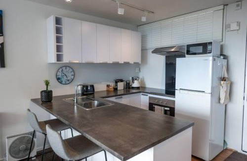 Mount Eden Apartamento | Centrally Located Light-filled Studio w Parking