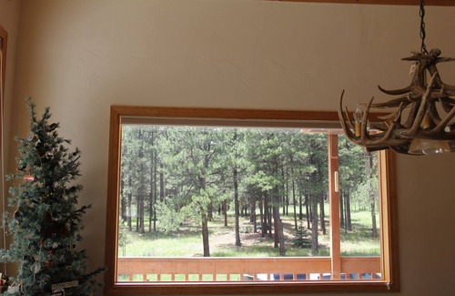 Angel Fire Casa | Situado en el centro lujosamente cómodo 3 BR Cabin