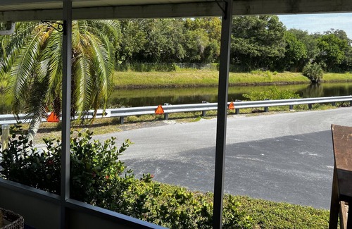 St. Petersburg - Clearwater Casa | Centrally located Mobile Home