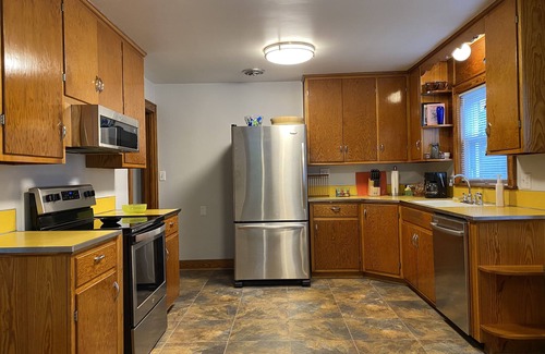 Owensboro Casa | Centrally Located Mid Century Traditional Home