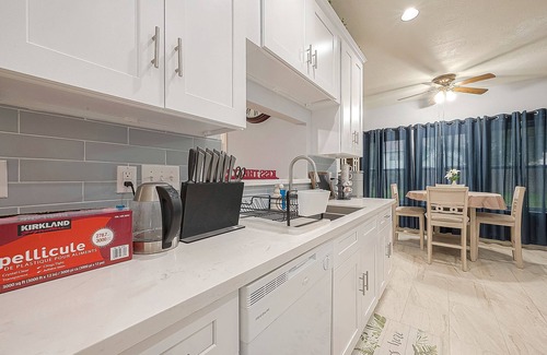 Clear Lake Casa | Centrally located! Minutes from Bay Brook Mall and NASA!
