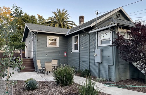 Southeastern Sacramento Casa | Centrally-located modern Sacramento bungalow