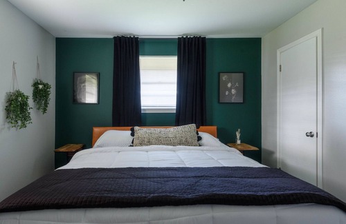 Mid City South Casa | ☑️ Centrally located ☑️ KING BEDS ☑️ Fast Wifi