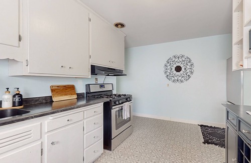 Fulton Casa | Centrally located near shopping & restaurants w/ gas fireplace, wifi