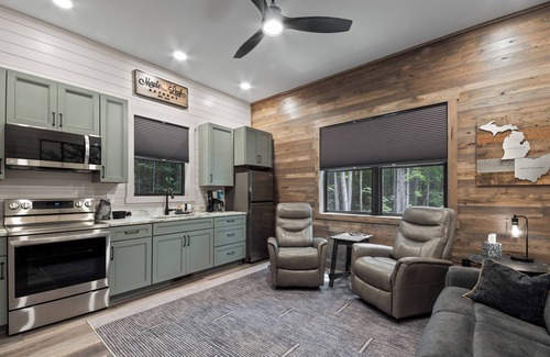 Elmira Casa | Centrally located newly built barndo, AC & WIFI