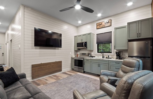 Elmira Casa | Centrally located newly built barndo, AC & WIFI