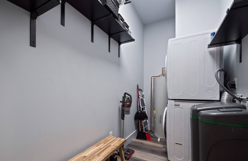 Elmira Casa | Centrally located newly built barndo, AC & WIFI
