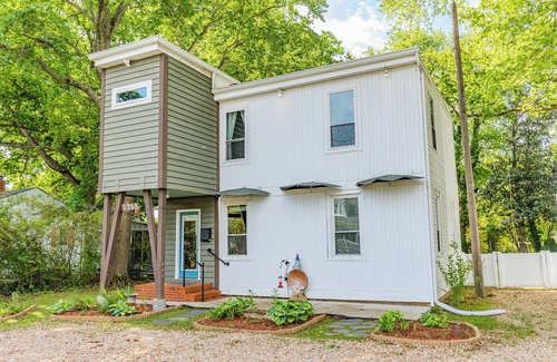 Lakeside Casa | Centrally Located RVA Gem