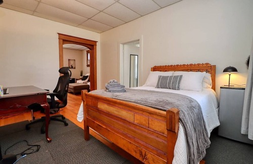 Near South Apartamento | Centrally Located | Sleeps 2 | New*