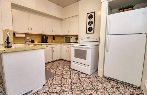 Near South Apartamento | Centrally Located | Sleeps 2 | New*