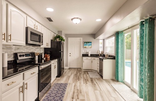 Palm River Estates Casa | Centrally Located/Sleeps 10/Heated Pool