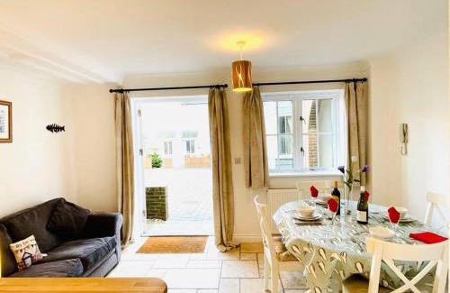 Ventnor Casa | Centrally located "Spring Cottage" Perfect Ventnor Holiday Home